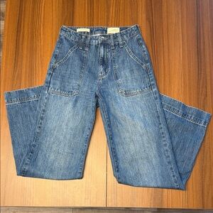 Universal Thread Women’s Boyfriend Jeans in Medium Blue Wash